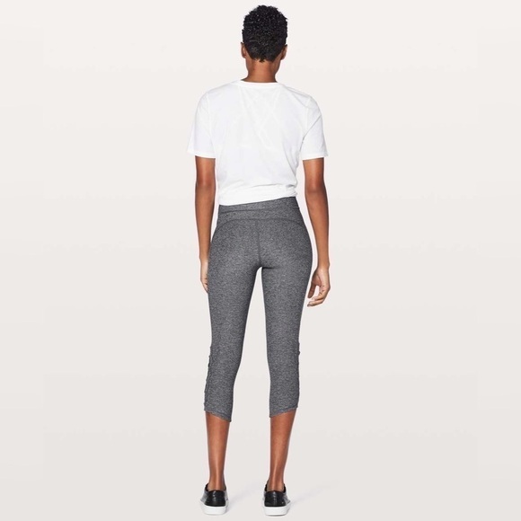 Lululemon  | Tied To It Crop 21" Size 4 - Picture 3 of 9
